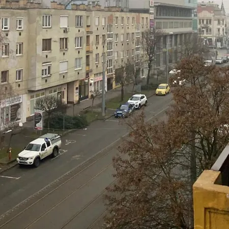 Bz - Comfortable In The Center Miskolc